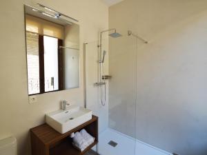 A bathroom at Encanto Tarazona
