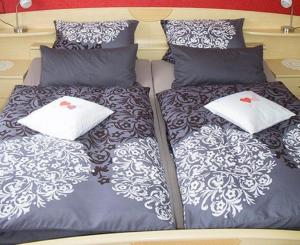 Tempat tidur dalam kamar di Ferienwohnung Gramalla
