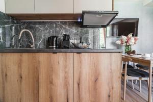 Kuchyňa alebo kuchynka v ubytovaní Apartamenty Jedlina