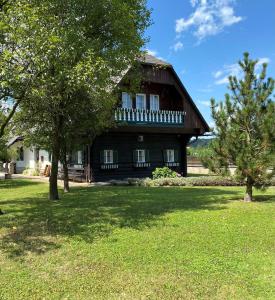 a large house with a tree in front of it at Bauernhaus Südsteiermark - Weststeiermark, Weinstraße, Radfahren, E-Bike, Feiern mit Familien & FreundInnen in Sankt Martin im Sulmtal
