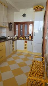 Kuchnia lub aneks kuchenny w obiekcie Apartamento en primera linea en la Playa de San Juan