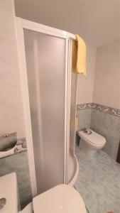 Łazienka w obiekcie Apartamento en primera linea en la Playa de San Juan