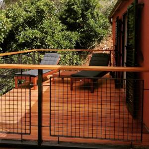 A balcony or terrace at Dúplex de invitados en medio del bosque