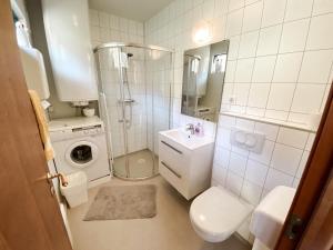 Koupelna v ubytování Litla-Hof Guesthouse