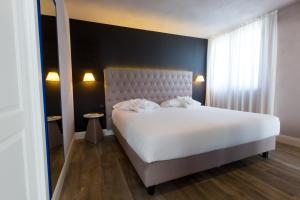 Postel nebo postele na pokoji v ubytování Hotel Al Campanile - Luxury Suites & Apartments
