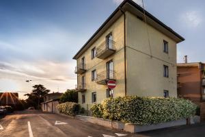 Το κτήριο όπου στεγάζεται  το διαμέρισμα