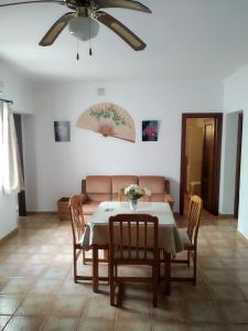 A seating area at Alojamientos Andalucia