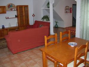 A seating area at Alojamientos Andalucia