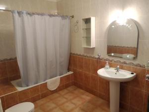 A bathroom at Alojamientos Andalucia