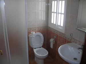 A bathroom at Alojamientos Andalucia