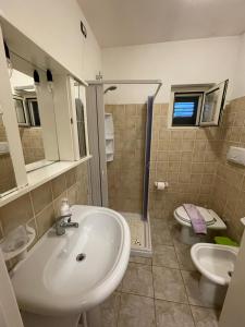Kúpeľňa v ubytovaní Villa Carla + 37 fotografií