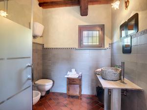 a bathroom with a toilet and a sink at Agriturismo Dominus Domenico in Cortona +68 photos