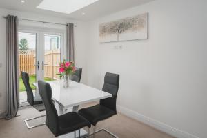 The Bracknell House Modern and Outstanding 3 Bedroom