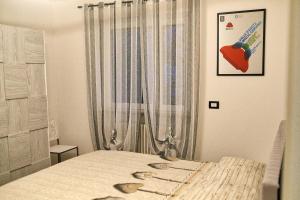 Una cama o camas en una habitación de Nuovo appartamento vacanze - CIR 0339