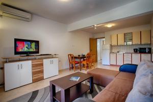 Kuchyň nebo kuchyňský kout v ubytování Apartments Dalia