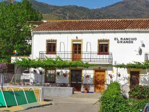 a white building with a balcony in front of it at El Rancho Grande - Apartamento in Alora