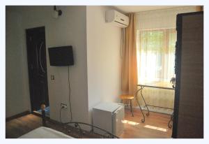 Телевизор и/или развлекательный центр в Pensiunea Pluto Sulina