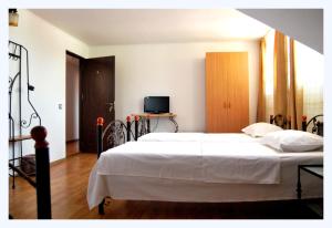 Кровать или кровати в номере Pensiunea Pluto Sulina