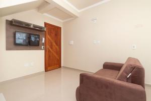 Uma área de estar em Aluguel de Apartamento Duplex 16 para 4 pessoas em Bombas