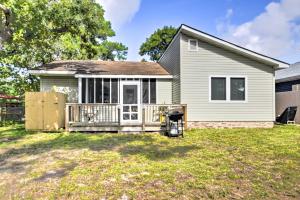 オーク・アイランドにあるOak Island Cottage Minutes to Long Beach!のギャラリーの写真