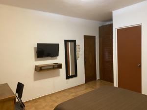 TV a/nebo společenská místnost v ubytování Cozy Private Room