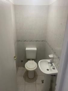 A bathroom at Hermoso departamento, excelente ubicación