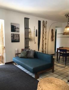 a living room with a blue couch and a table at 2 min do mar Ponta Verde in Maceió