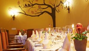 a long table with white tablecloths and wine glasses at Hotel Saalbacher Hof in Saalbach-Hinterglemm