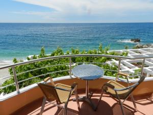 Vue générale sur la mer ou vue sur la mer prise depuis la maison d'hôtes