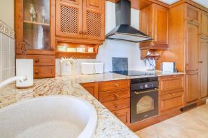 Kuchnia lub aneks kuchenny w obiekcie Villa Turo del Sol