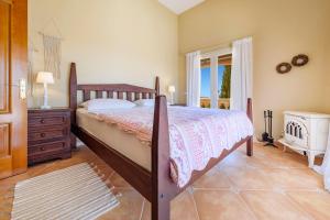 Łóżko lub łóżka w pokoju w obiekcie Villa Turo del Sol