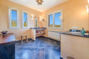 Kuchnia lub aneks kuchenny w obiekcie Villa Turo del Sol