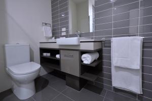 Kylpyhuone majoituspaikassa Rydges Palmerston - Darwin