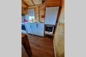 Köök või kööginurk majutusasutuses Autarkes Tiny House mit Rheinblick