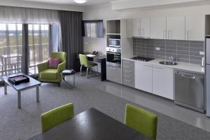 Majoituspaikan Rydges Palmerston - Darwin keittiö tai keittotila