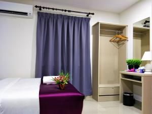 Postel nebo postele na pokoji v ubytování CITI HOTEL @ KL SENTRAL