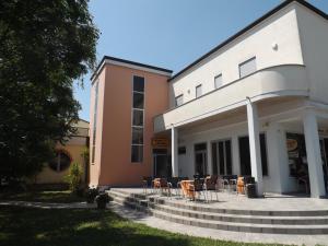The building in which a szállodákat is located