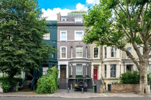 Gallery image of ALTIDO Stylish 2-bed flat with garden in Notting Hill in London