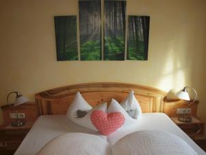 Postel nebo postele na pokoji v ubytování Gästehaus Watzmannblick