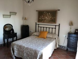 A bed or beds in a room at Casa Las Adelfas