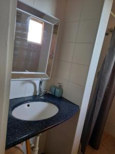 a bathroom with a sink and a mirror at צימר בודד בגליל העליון in Kefar Szold