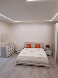 A bed or beds in a room at Chez Lulù