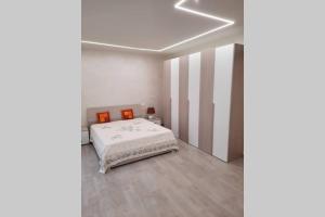 A bed or beds in a room at Chez Lulù