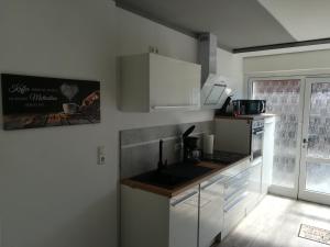 Kuchyň nebo kuchyňský kout v ubytování Ferienhaus Frank Saathoff