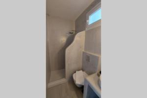 Koupelna v ubytování Eolia luxury suites Andros