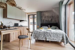 Posteľ alebo postele v izbe v ubytovaní Apartamenty Jedlina
