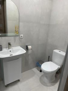 Ett badrum på ГРК РЕЛАКС