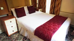 Cama o camas de una habitación en Westpoint Hotel
