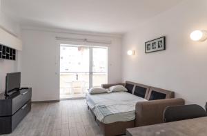 Zdjęcie z galerii obiektu Tantulia Crissol 126 Apto 1habitacion tenerife w Aronie
