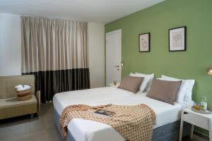 Postel nebo postele na pokoji v ubytování Keshet Yehonatan Country Lodging